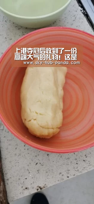 上港夺冠后收到了一份高端大气的礼物!这是一份在中国收不到的“熊猫体育官网”(图4) 熊猫体育